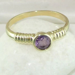 Vintage Damen-Ring mit Amethyst / 333er - 8 Karat Gelbgold - 58 18,4 mm Ø *