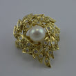 Laden Sie das Bild in den Galerie-Viewer, Vintage Brosche mit 0.48 ct. Brillanten &amp; Perle / 585er - 14 Karat Gold
