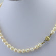 Laden Sie das Bild in den Galerie-Viewer, Vintage Perlenkette - mit 925er Silber Verschluss vergoldet / ca. 42 cm 6,6 mm
