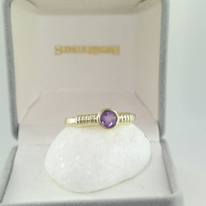 Vintage Damen-Ring mit Amethyst / 333er - 8 Karat Gelbgold - 58 18,4 mm Ø *