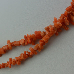 lange Halskette - Koralle / Verschluss vergoldet / ca. 90 cm