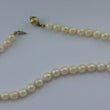 Laden Sie das Bild in den Galerie-Viewer, Vintage Perlenkette - mit 925er Silber Verschluss vergoldet / ca. 42 cm 6,6 mm
