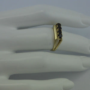 Vintage Damenring mit Granat / 333er - 8 Karat Gelbgold / Größe 56 17,8 mm Ø *