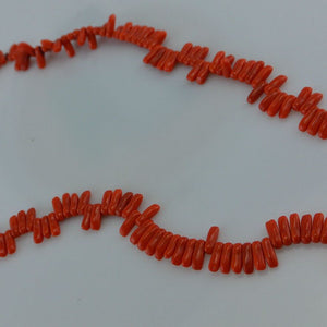 Vintage Halskette mit Korallen / Verschluss vergoldet / ca. 50 cm