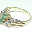 Laden Sie das Bild in den Galerie-Viewer, Damen Ring mit Smaragd &amp; Diamant ca. 0.08 ct / 585er Gold - 54 17,2 mm Ø
